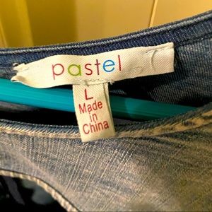 Faded denim blouse. Sleeves with pearls and sparkles.